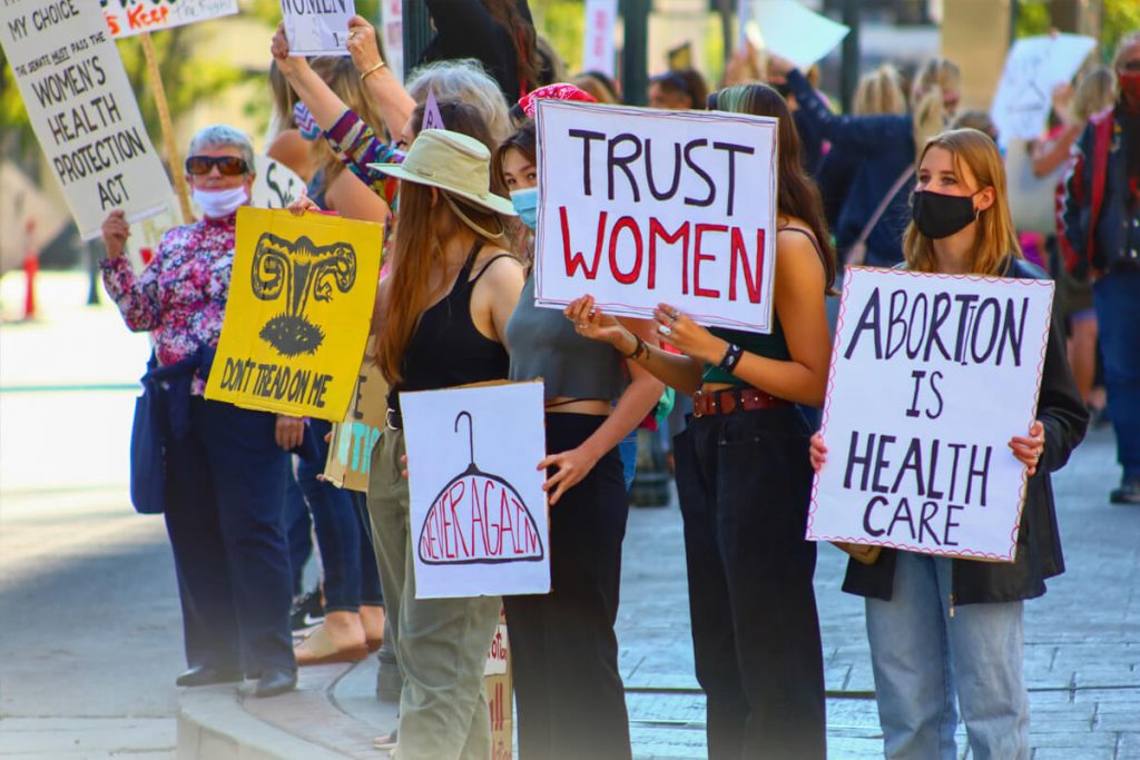 Börtönbe kerülhet, aki abortuszra váró nőt zaklat