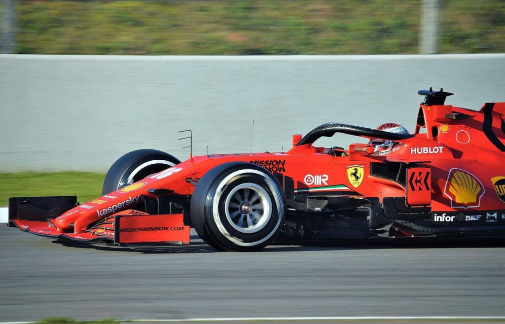 Forma 1: az egyik Ferrari elfüstölt, a másik megnyerte az Osztrák Nagydíjat