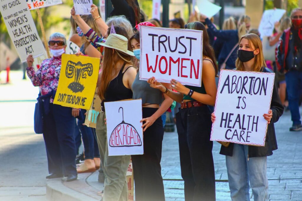 Egy lépéssel közelebb a végső elfogadáshoz az abortusztörvény